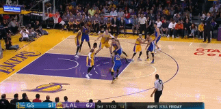 他通过手递 他通过手递